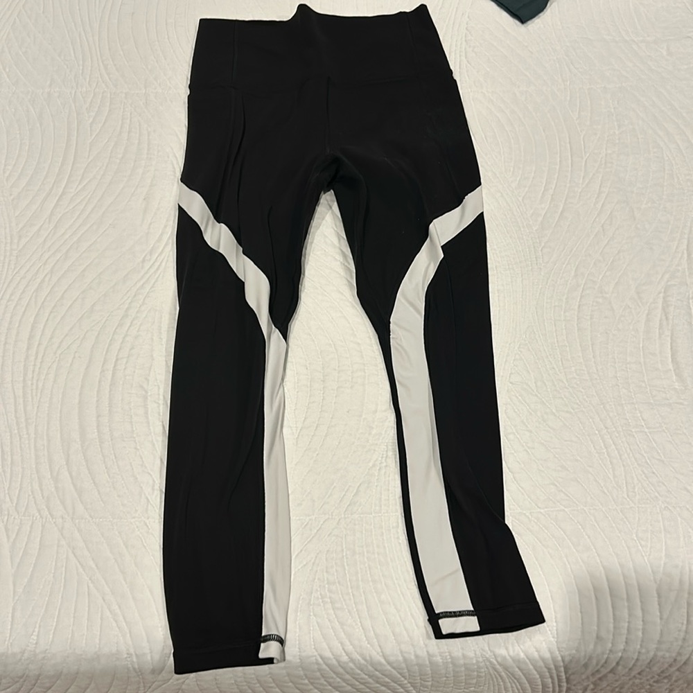 Black & white Athleta leggings